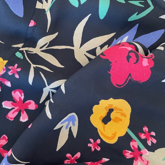 Floral t-shirt blouse. - Picture 4 of 4